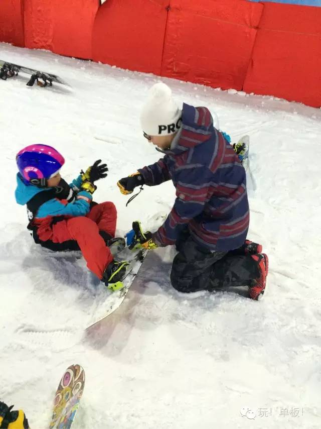 滑雪功能内衣_滑雪图片卡通