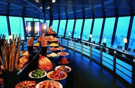 圣诞的浪漫 免费送 位于广州塔106层的璇玑地中海自助旋转餐厅是广州