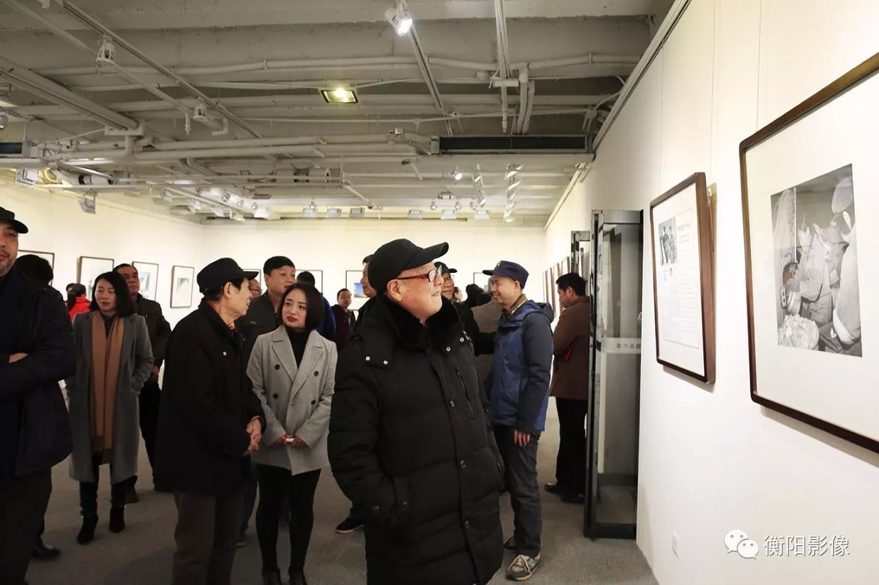 "大爱无疆—熊衡露摄影遗作展"昨天开展,市摄协历任主席全部出席!