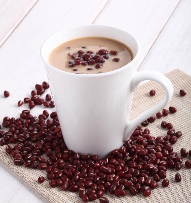 冬季热饮主要有 热奶茶,热可可(热巧克力),热茶拿铁,热咖啡,热养生