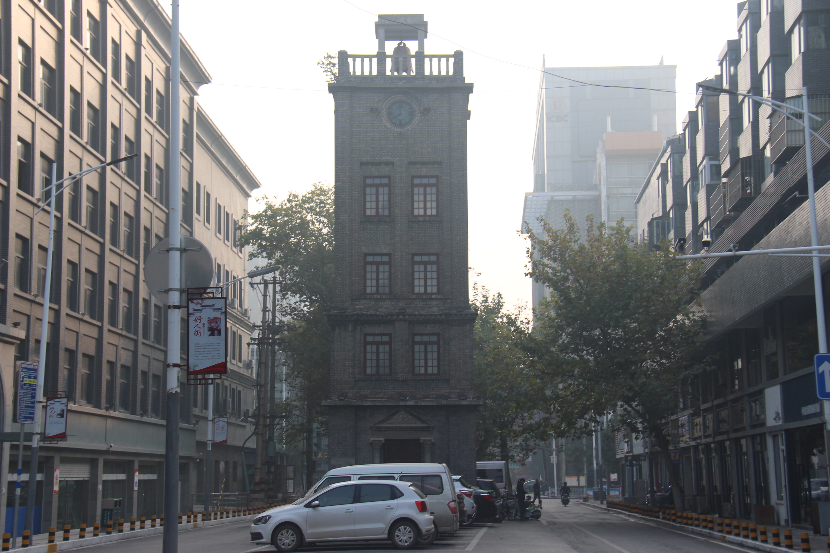 徐州钟鼓楼位于徐州大同街,钟鼓楼又称观火楼,始建于1930年,次年建成.