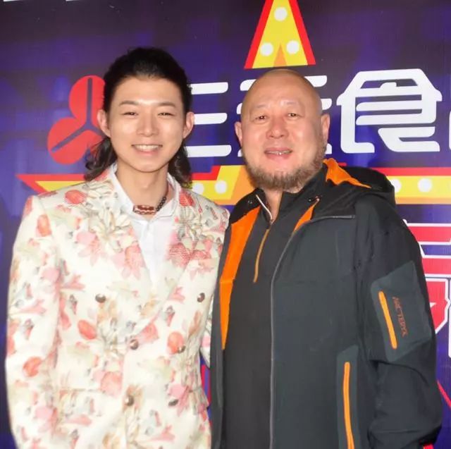 火风嗓音粗犷,儿子霍尊却是细声细气的.这一对想必大家也很熟悉了.