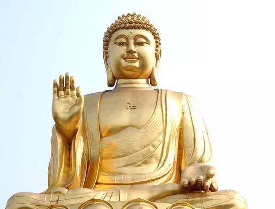 佛像的手势之与愿印,手自然下伸,指端下垂,手掌向外,表示佛菩萨能
