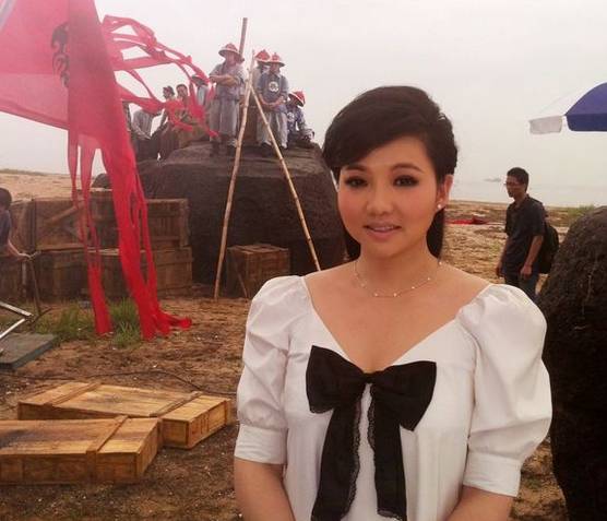 王莉,国家一级演员,中国音乐家协会会员,青年女高音歌唱家,毕业于中国