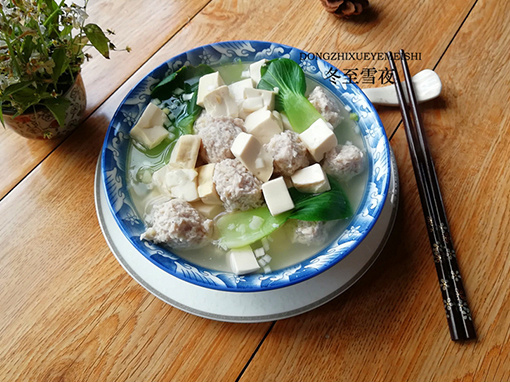 暖香又美味的鸡肉丸子豆腐汤来了