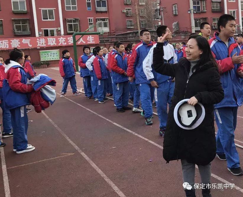 拼搏的是内力连接的是友谊乐凯中学艺体节之八年级拔河赛事精彩回顾