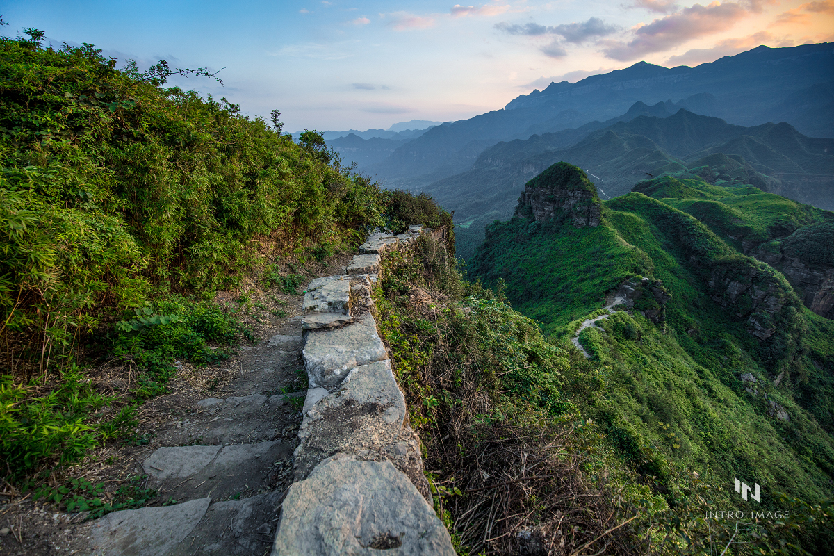 爬上龙岩城,一览