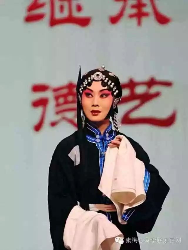 京剧《龙凤呈祥·饰孙尚香京剧《天女散花·饰天女京剧《野猪林