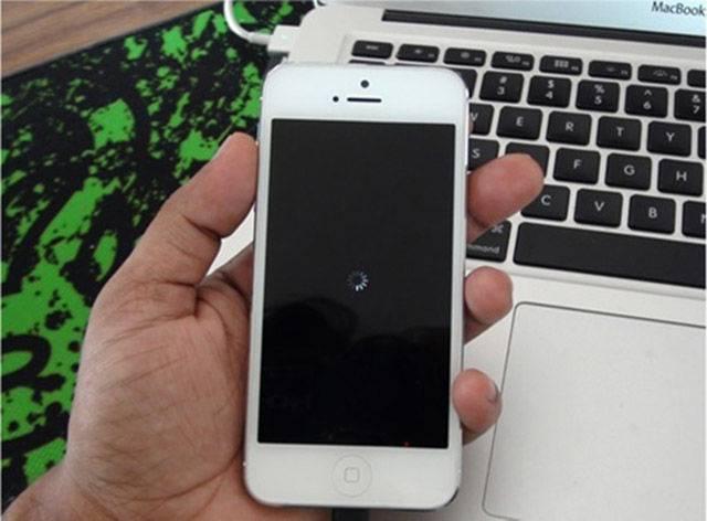 你的苹果手机黑屏了吗?四步就能解决