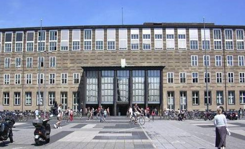 基础上重建了科隆大学,同年建起医学系,第二年又建立了法学与哲学系