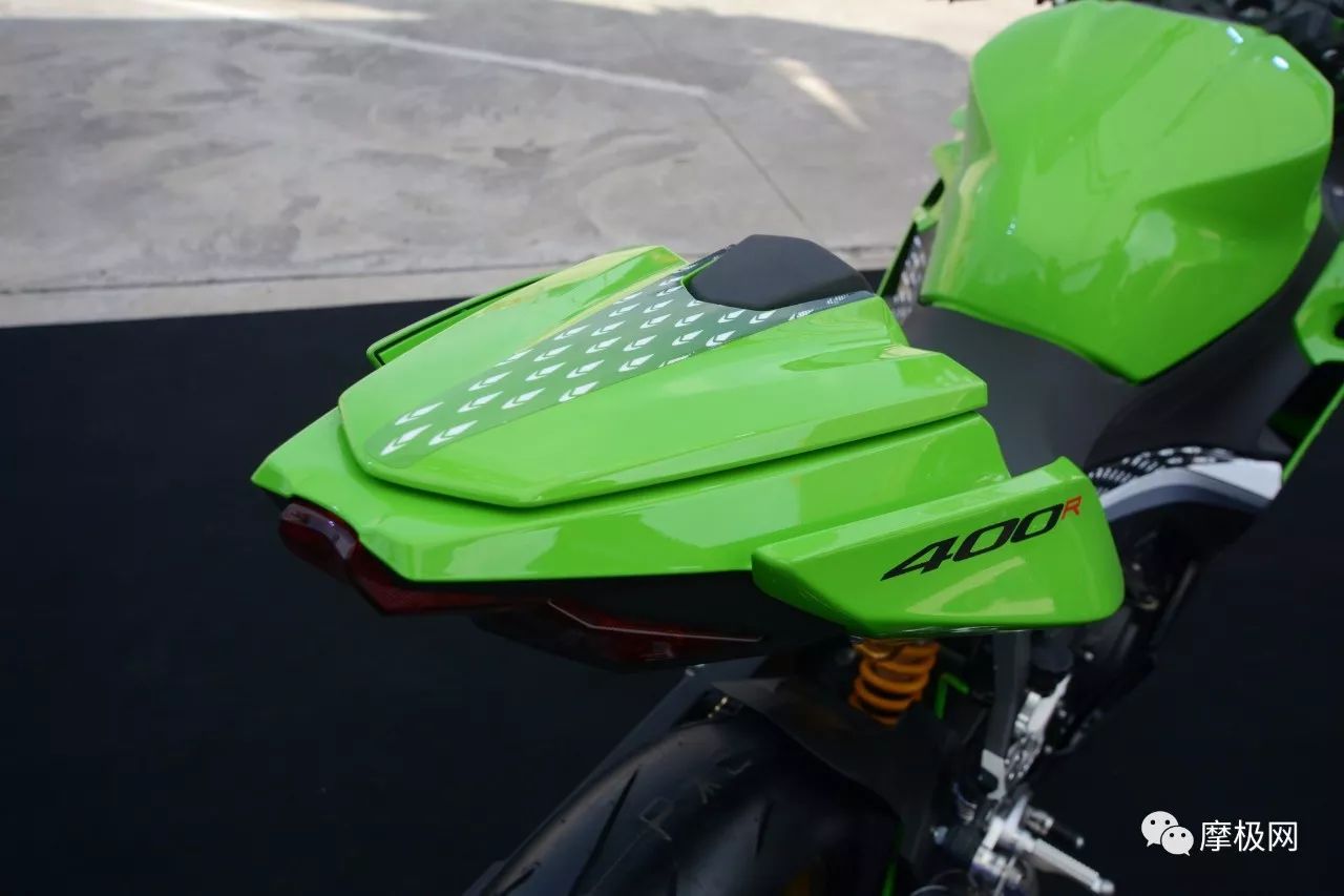 亚洲公路锦标赛泰国站上的川崎ninja400改装车