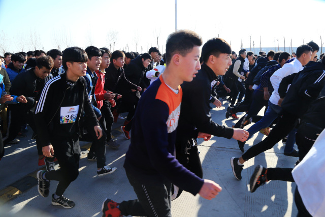 宁夏新东方烹饪学校2017年冬季校园师生越野赛活动