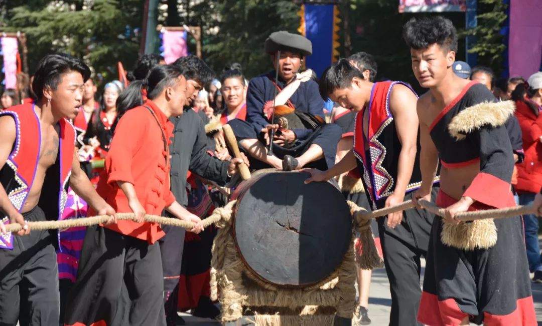 元旦新年木鼓节欢乐民族村