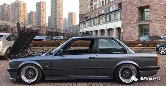 绝版大连宝马e30vs奔驰190e