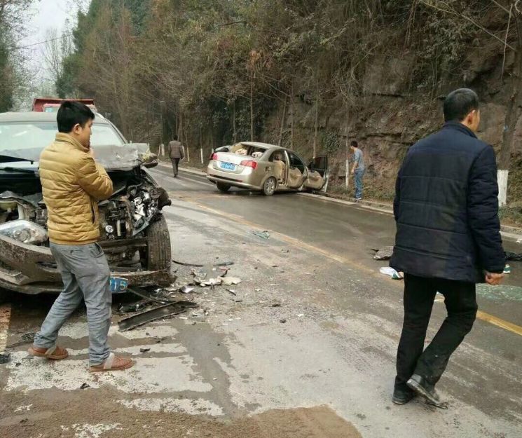 又见车祸!平昌坦溪两车相撞,一死三伤