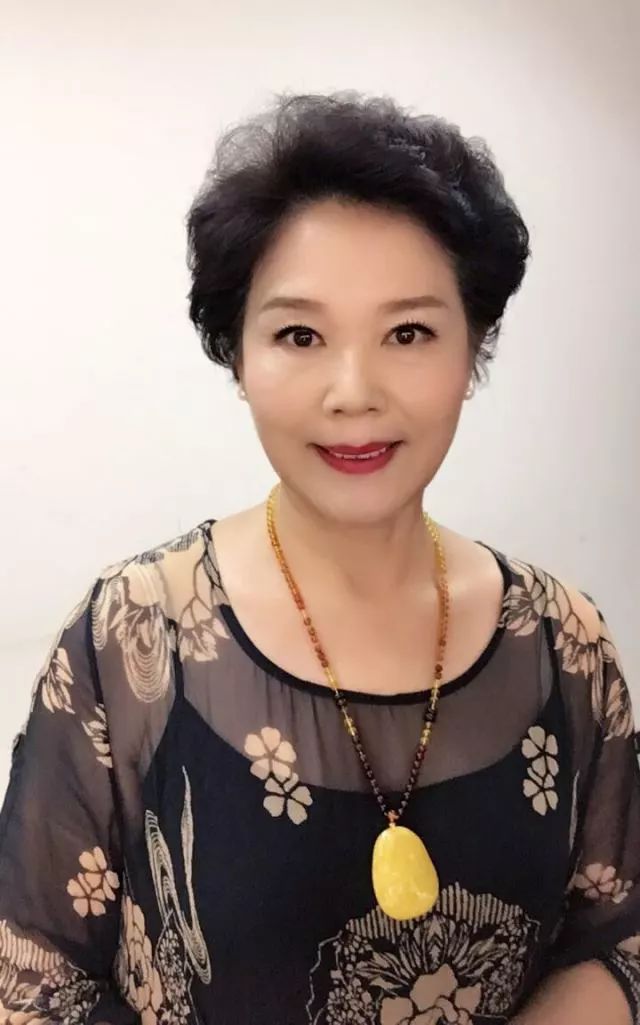 杨青  