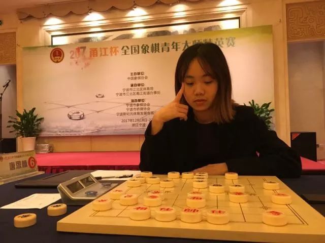 浙大象棋小仙女唐思楠两胜男子大师,称霸青年大师赛