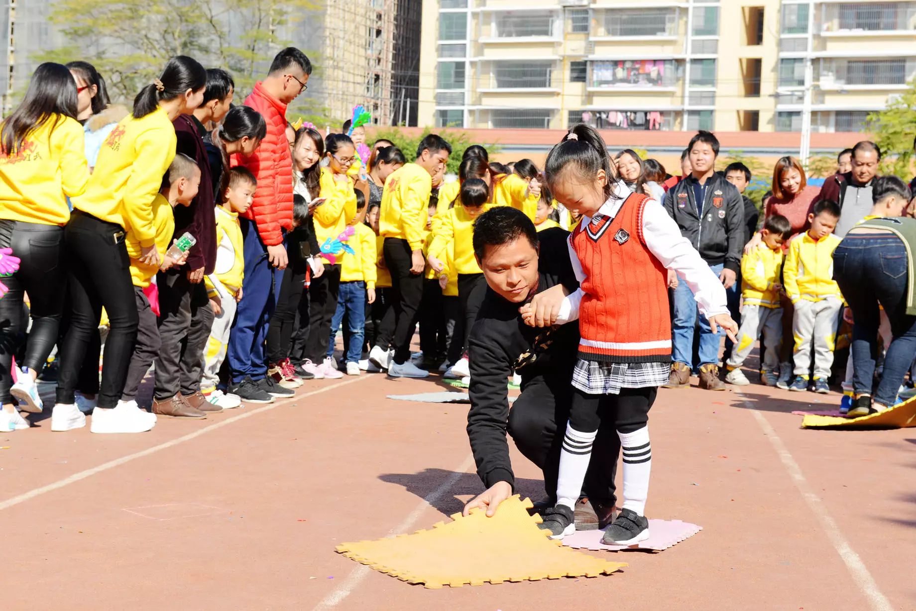 童心童趣61健康成长记2017年秋小学部一年级家长会暨亲子趣味运动会