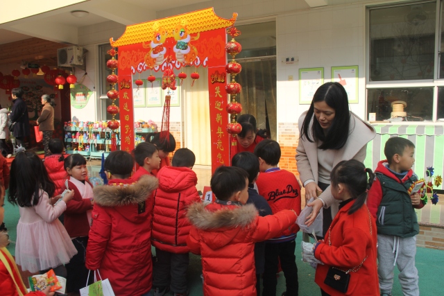 浓浓新年意,深深中华情—机关幼儿园举行"庆元旦,逛庙会"活动