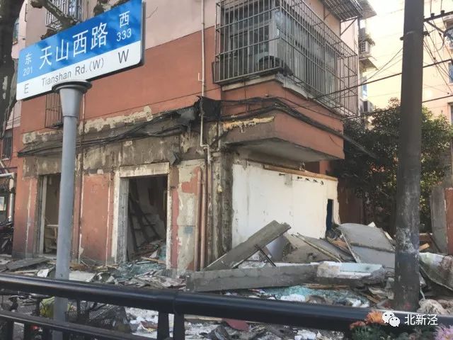 全面完成天山西路精品路段破墙开店整治