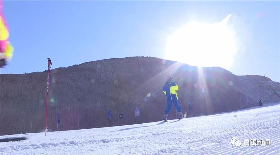 首个滑雪日|探访白银市规模最大的黄河石林国际滑雪场