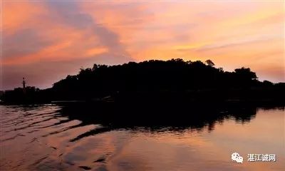 其实这是大海退潮引起的湍流,湍流村因此得名.