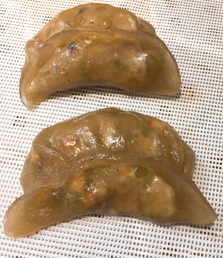 锦粉饺,懒的去买面粉,改用山粉做饺子皮,趁热吃皮很q弹!