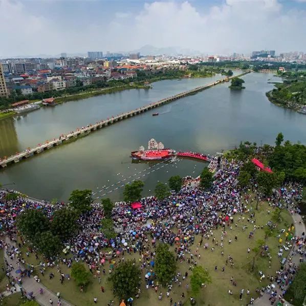 近年来,晋江市安海镇立足打造"安平古镇·海丝名城,成功举办极具本土