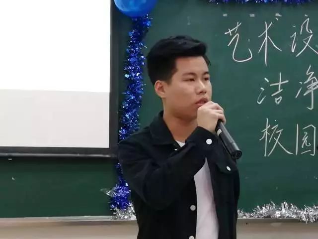 接着是艺术设计学院学生会第四届第四任公共管理部副部长梁佳庆学长