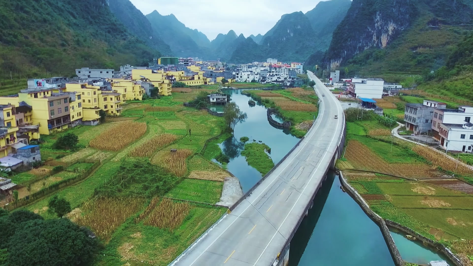 广西都安县【桃花水母天窗群】游玩攻略喀斯特地貌美景 - 知乎