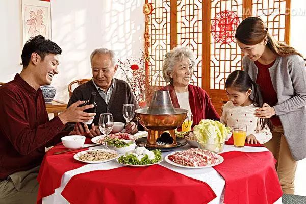 汉人老家晒出最美全家福新年大礼包拿回家