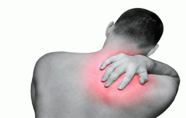肩膀疼痛是什么原因?别以为年轻就不会得颈椎