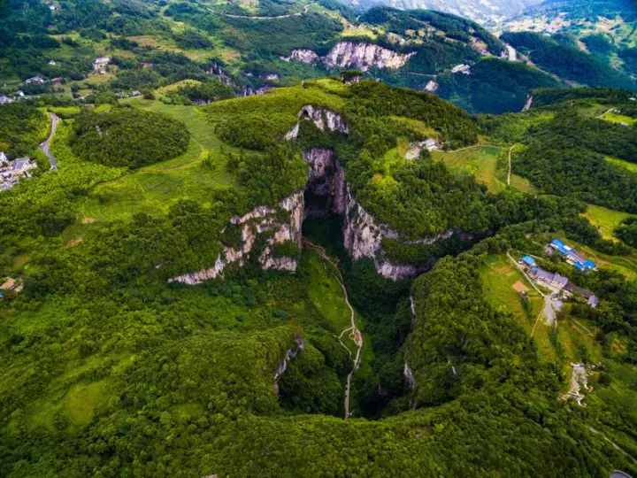 除此之外,武隆很受欢迎的景区还有仙女山景区 白天在仙女山露营野餐