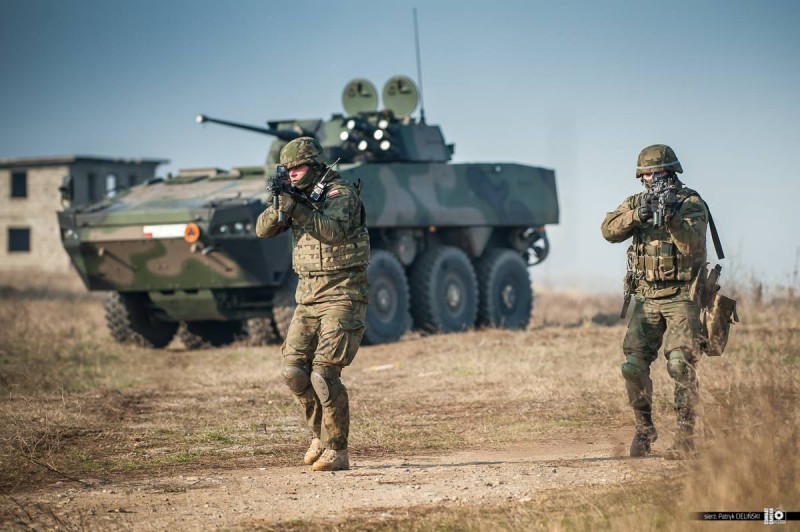 波兰部队在罗马尼亚参加北约联合演习_搜狐军事_搜狐网
