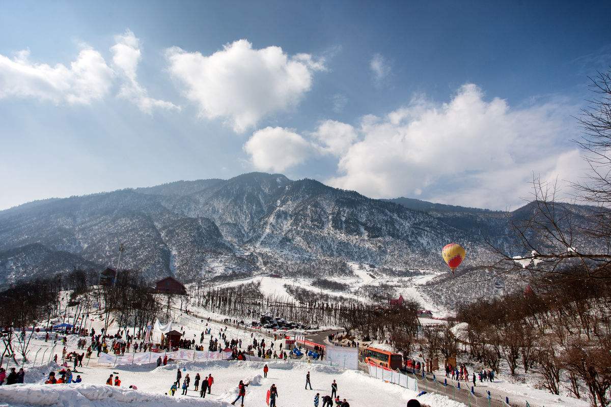 西岭雪山滑雪场(四川)