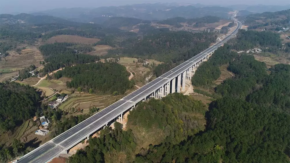 遵义青山至贵阳羊昌高速公路