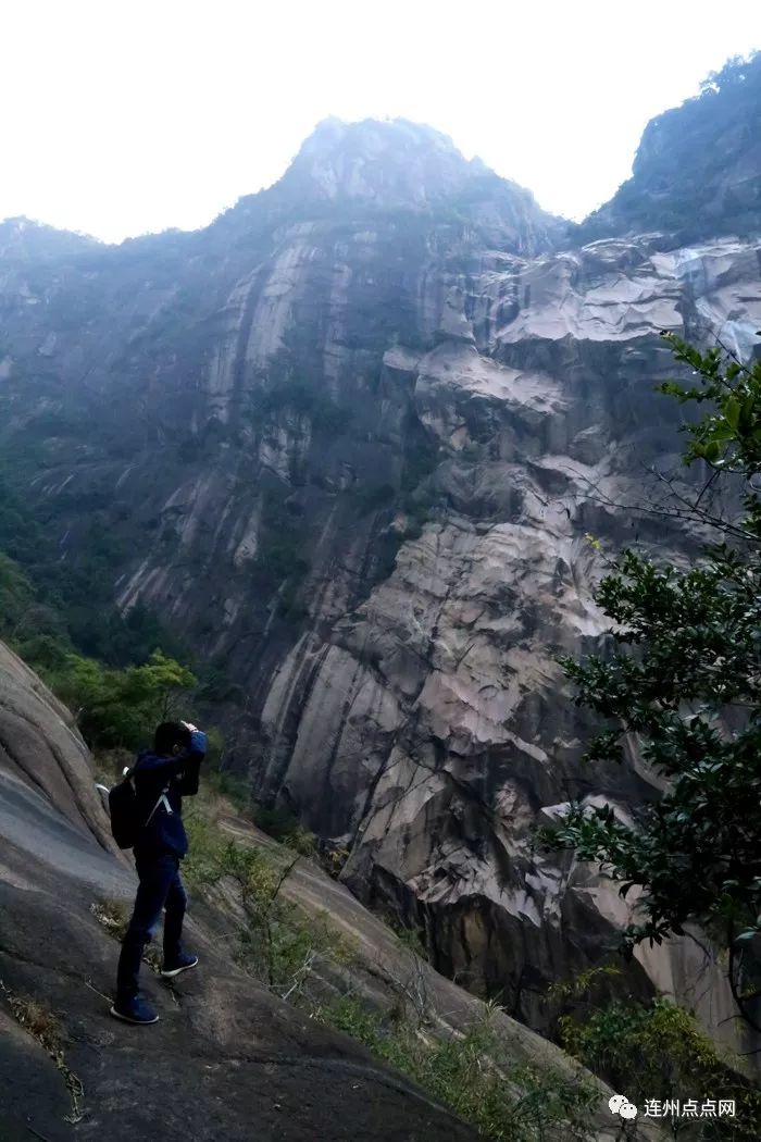 令摄影爱好者神往开发者欧阳伟君君,专注耕耘于此,长期爬山,劈荆斩棘