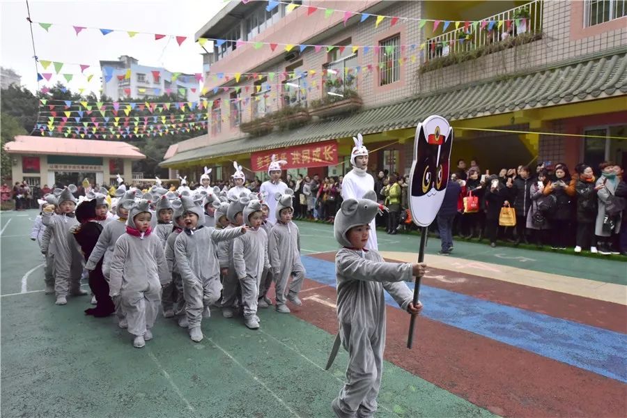 教育 正文  赶紧加入我们重庆市万州区七彩幼儿园吧!