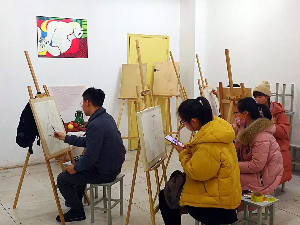 传媒学院举办首届大学生绘画艺术竞赛