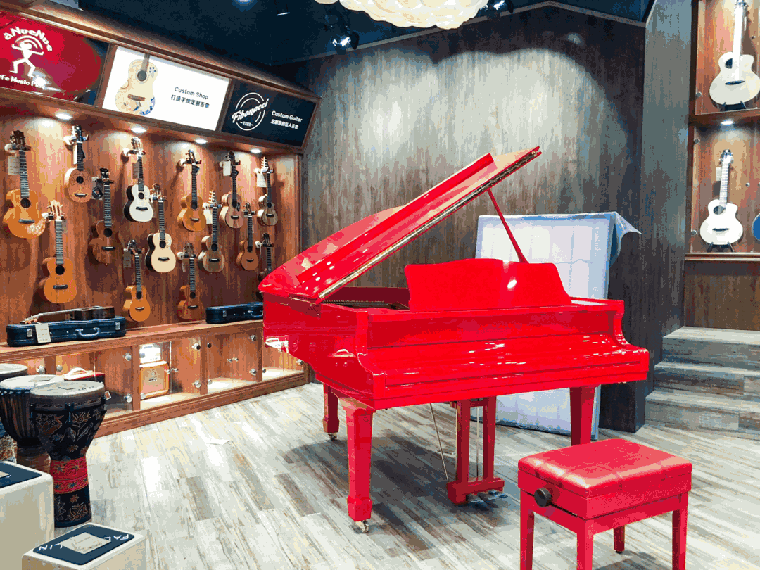 红色钢琴,架子鼓,形形色色的吉他,分分钟变文青!