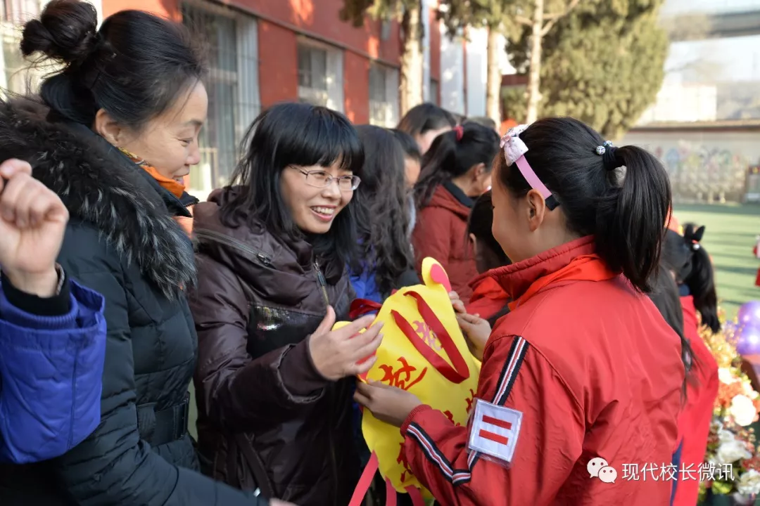 太原杏花岭区杏东小学举行"爱驻三尺讲台,情系学生未来"第七届班主任