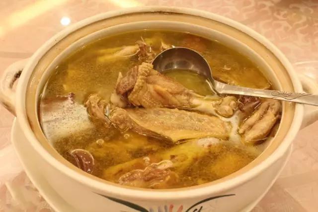 儒洞的番鸭汤是比较出名的,以当地农家自养的番鸭为主料,搭配多种中