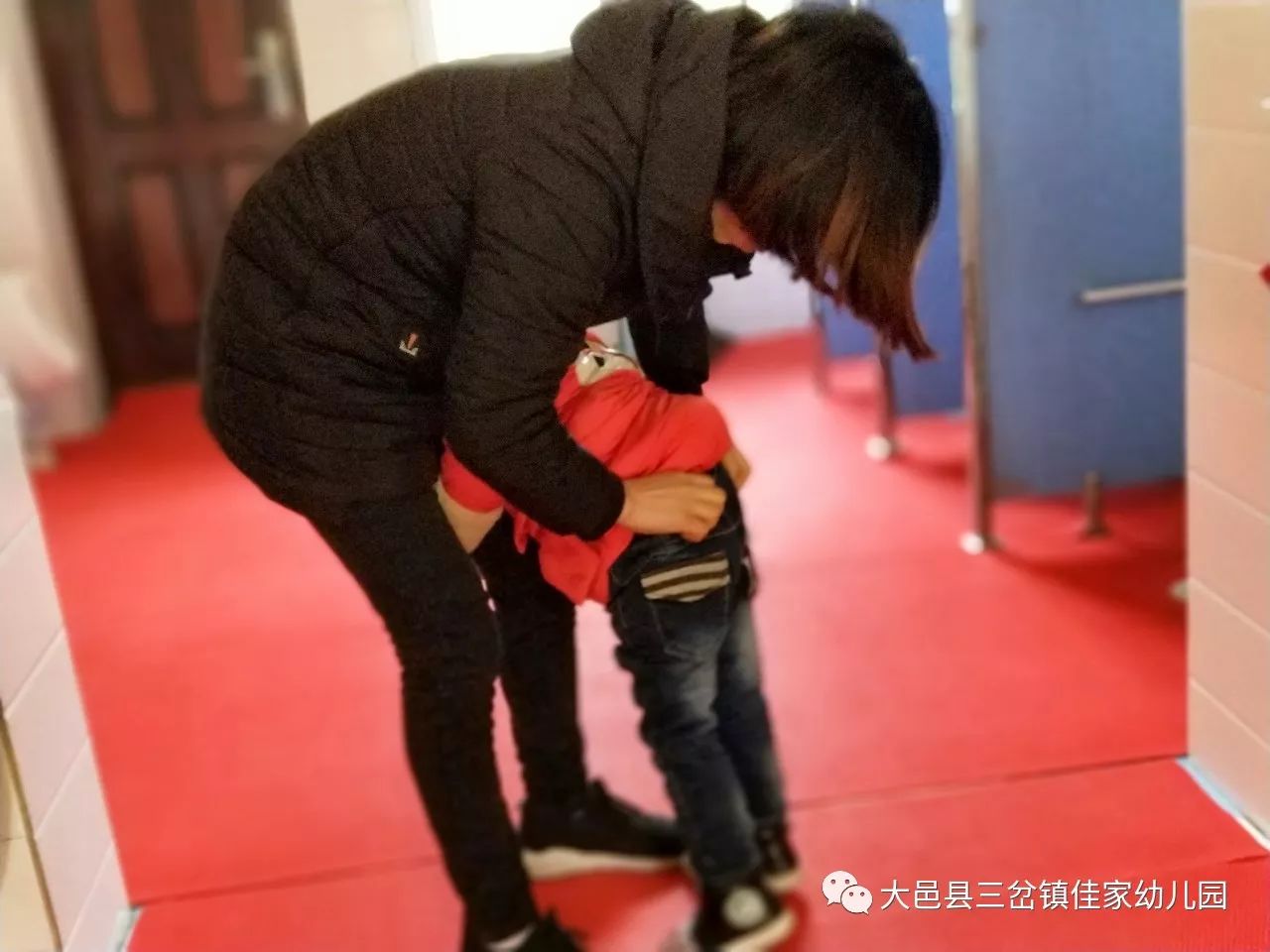 幼儿园是我家,老师爱我我爱她——佳家幼儿园小班孩子