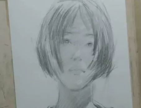 阳光下的素描美女竟然可以画的这么美