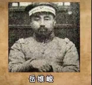 1931年12月22日"列宁"号在机翼上加装了挂弹架,没有航空炮弹,就将