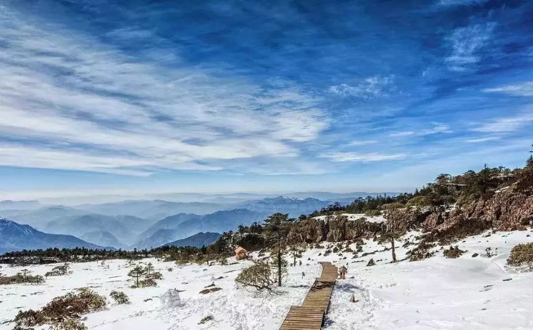 在南方罕见的四季冰封雪山——轿子雪山