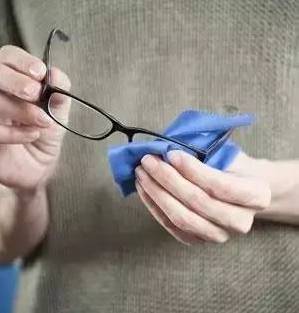 竟然错了那么多年,眼镜布不是用来擦眼镜的!