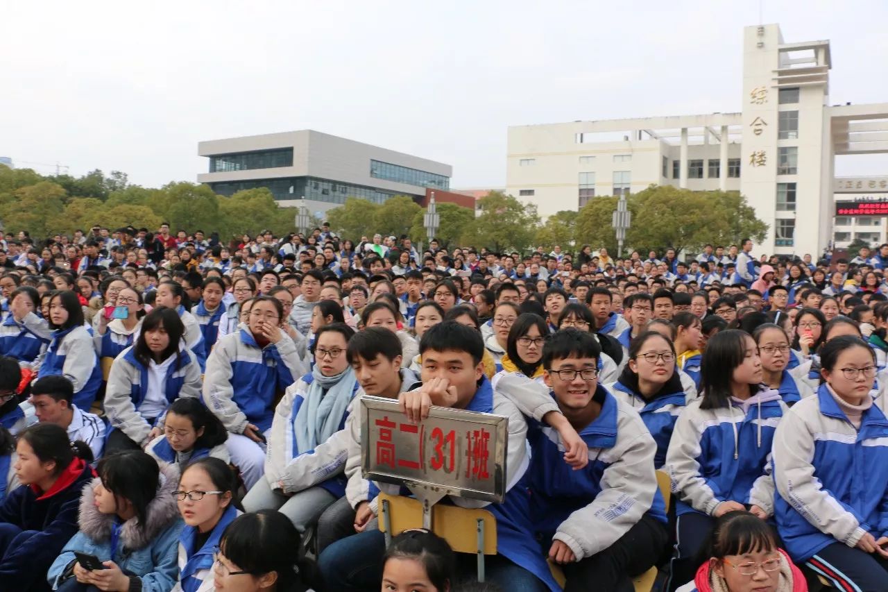 学校新闻莲塘一中隆重举行第十七届艺术节暨2018年元旦文艺汇演活动