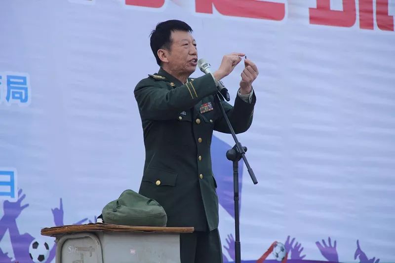 赵燕清,原武警126师副政委,大校军衔.