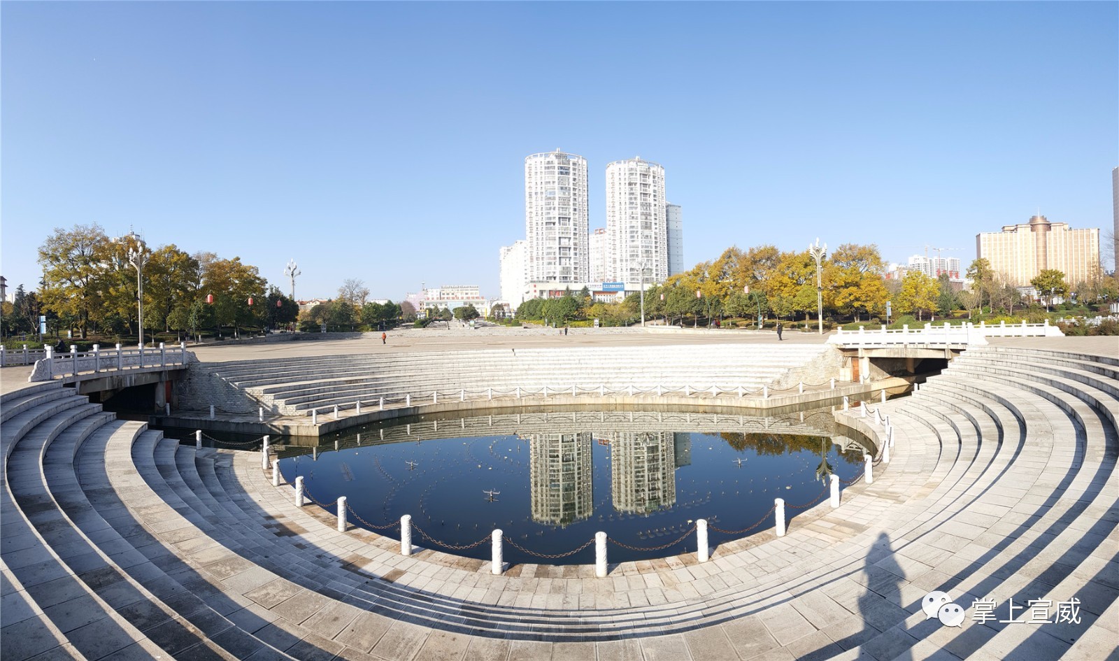 旅游 正文  宣威美奂公园 也叫火腿广场 宣威人溜达闲逛 常年熙熙攘攘